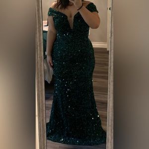 Beautiful Emerald Green Sequin Gown